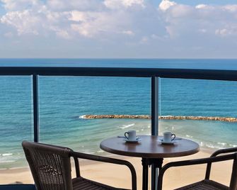 سي تاور، إيسروتل ديزاين - تل أبيب - شرفة