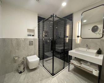 Mona Bosphorus - Istanbul - Bathroom