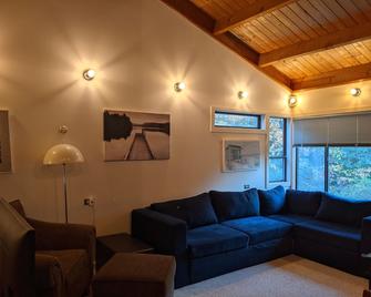 Quiet location close to mountain activities - Thornton - Living room