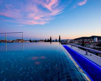 Art Hotel - Split - Svømmebasseng