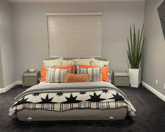 5 minutes to the lake, river or casinos! Beautiful view - Bullhead City - Bedroom