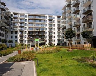 Easy & Comfortable, with balcony, very close to the center - Ożarów Mazowiecki - Budynek