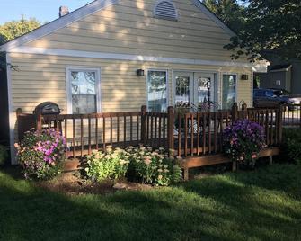 Beautiful Saratoga Lake House W/ New Updates - Ballston Spa - Building