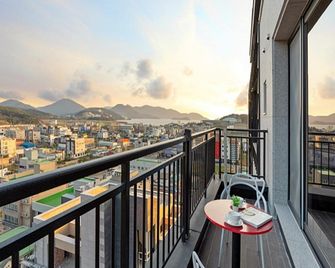 Yeosu Jin Arirang Hostel - Yeosu - Balcón