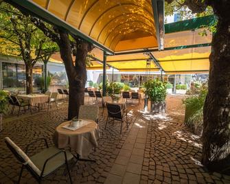 Hotel Schrofenstein - Landeck - Patio