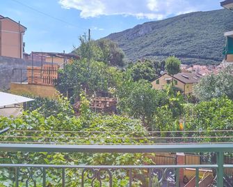 Bright Finalborgo Apartment - Finale Ligure - Balcony