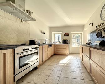 La Bastide Des Carrières - Oppede - Kitchen