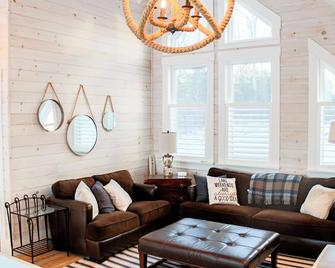 The Lakehouse on Sunset - Dildo - Living room