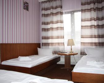 Hotel Zum goldenen Stern - Niewitz - חדר שינה