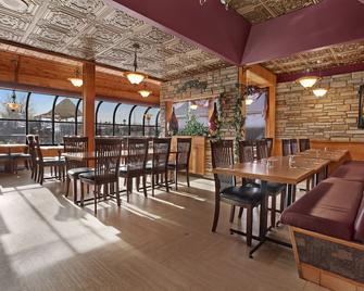 Guest House Inn & Suites - Edson - Restaurant