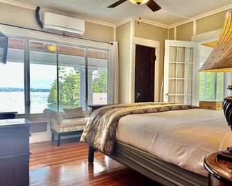 The Villas on Lake George - Diamond Point - Bedroom