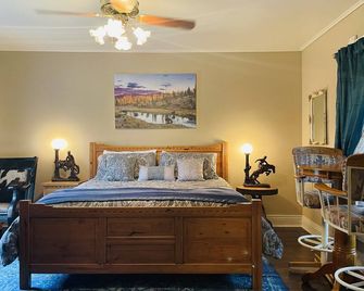 D Gowdy Manor, circa 1879, Victorian house - Lake City - Bedroom