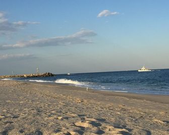 Point Pleasant Beach/Sand Pebble Motor Lodge - Point Pleasant Beach - Beach