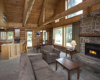 320 Guest Ranch - Big Sky - Living room