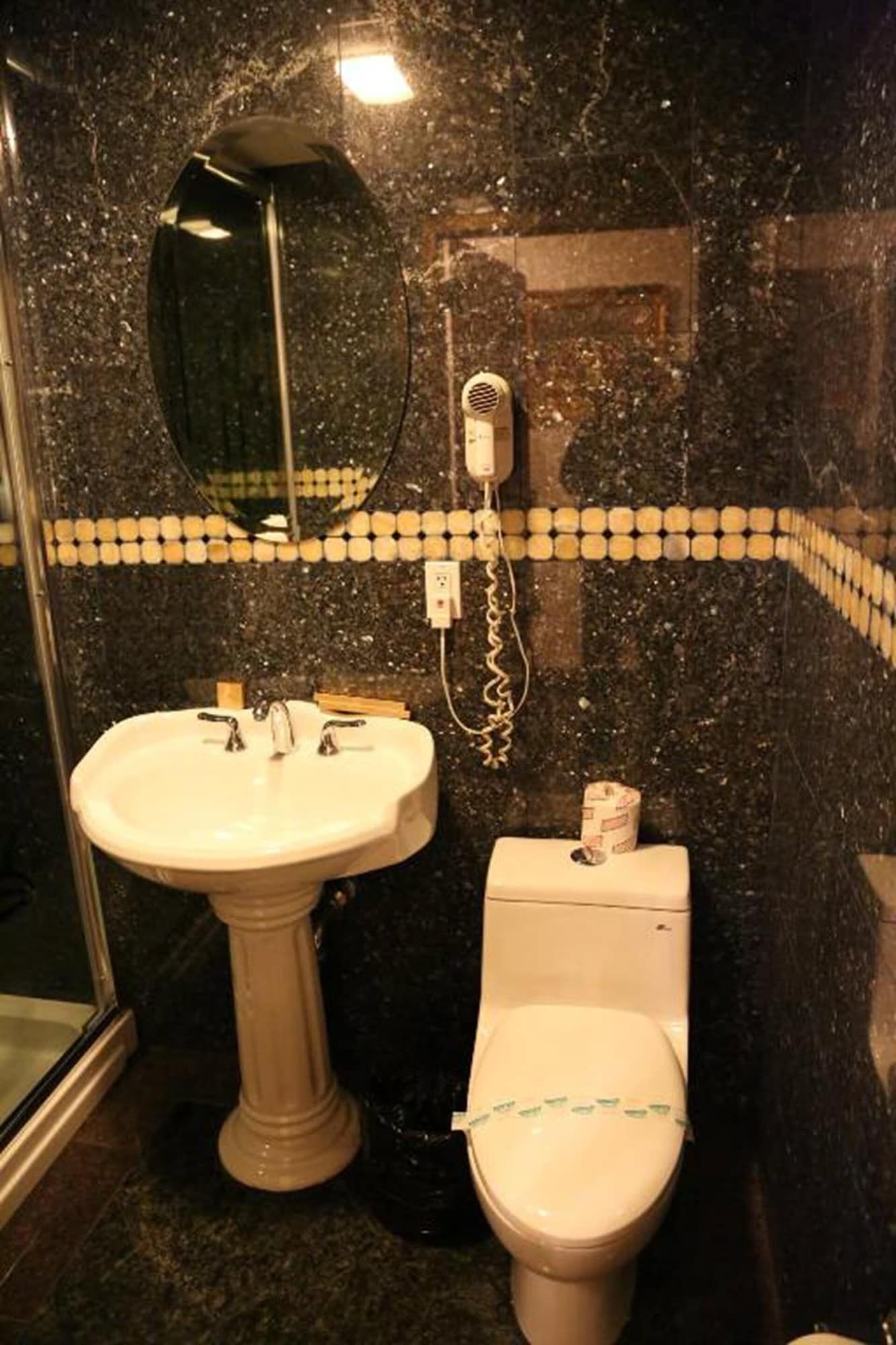 Paris Suites Hotel - קווינס