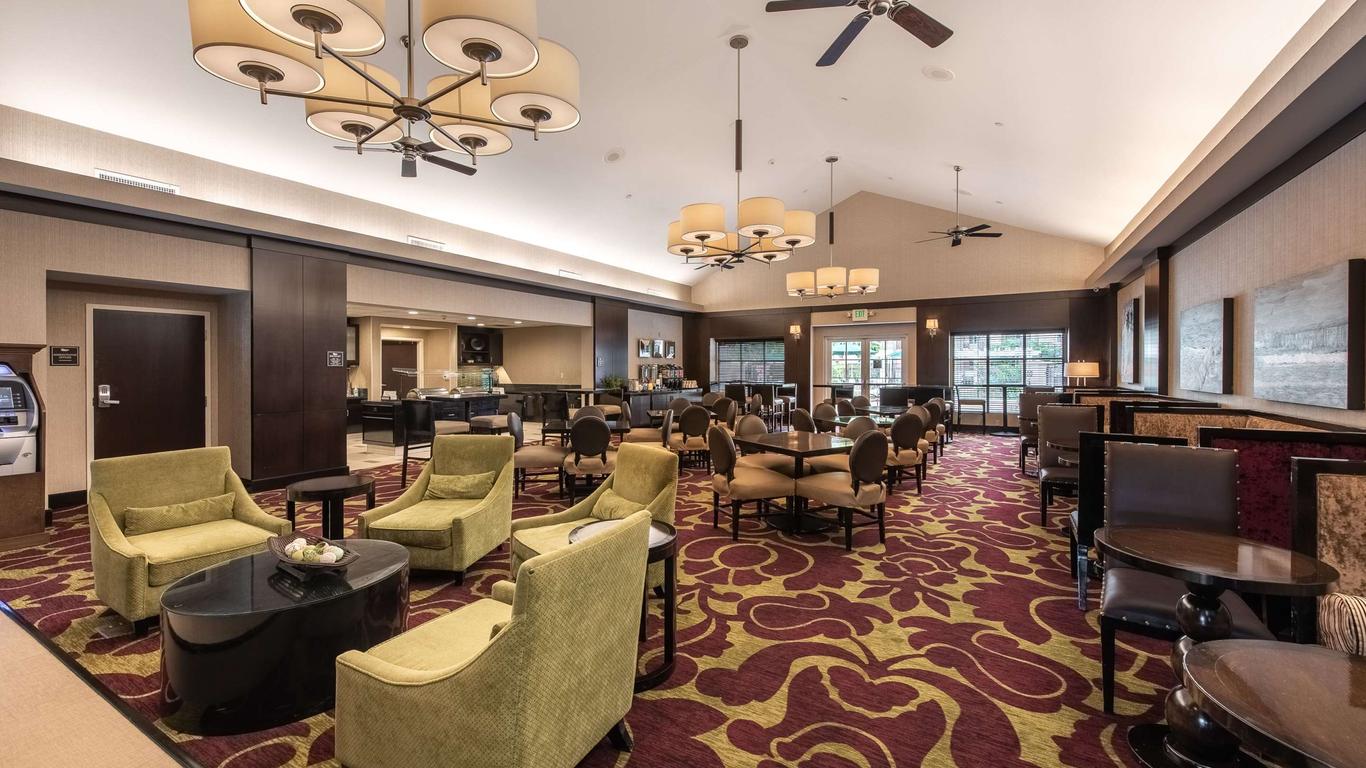 奧克斯納德/卡馬里奧希爾頓惠庭酒店 - 奥克斯納
