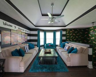 This Alice in Wonderland house has something for everyone! - Ozark - Lounge