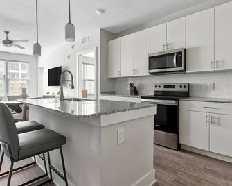 Landing | Modern 2bd, Gym - Fort Myers - Cocina