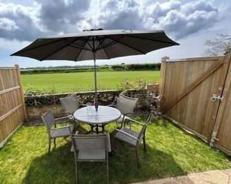 3 Bed Apartment in St Peter, Jersey - Saint Peter - Patio
