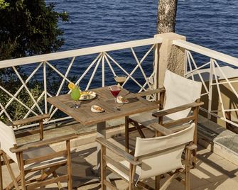 Cape Kanapitsa Hotel & Suites - Kanapitsa - Balcone