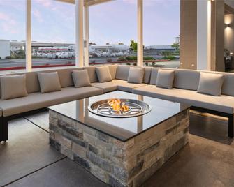 Home2 Suites By Hilton Woodland Sacramento - Woodland - Sala de estar