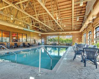 The Vintage Elkhart Lake Room First Floor - Elkhart Lake - Pool