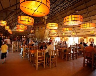 Puy Du Fou + Les Iles De Clovis + Tickets - Les Epesses - Restaurant