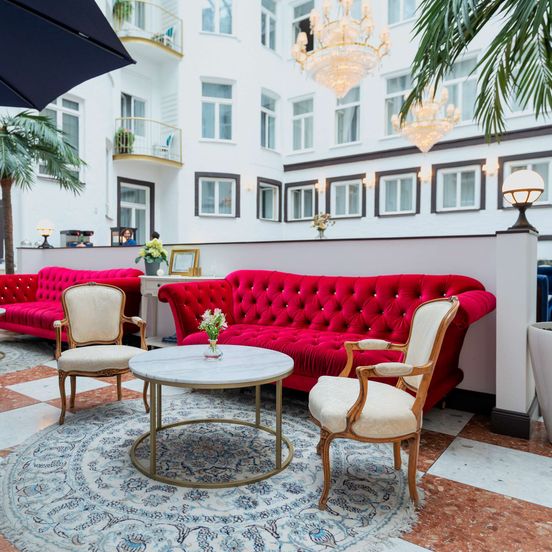 Lobby view of Best Western Hotel Bentleys