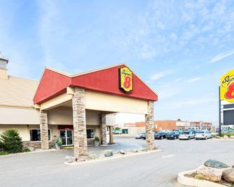Super 8 by Wyndham Cambridge/Kitchener/Waterloo Area - Cambridge - Building