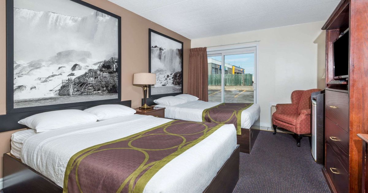 Super 8 by Wyndham Cambridge/Kitchener/Waterloo Area 82. Cambridge