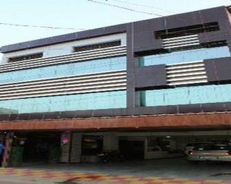 Hotel J Excellency - Mahabaleshwar - Building