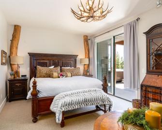 Saddle Ridge V2 by Moonlight Basin Lodging - Big Sky - Bedroom