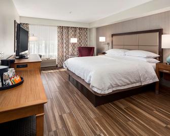 Hampton Inn & Suites Seattle North/Lynnwood - Lynnwood - Спальня