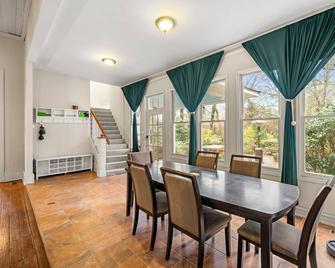 Homestead Away from Home - Fairburn - Dining room