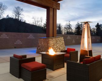 Holiday Inn Express Klamath - Redwood Ntl Pk Area - Klamath - Patio