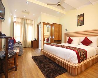 Moon Hotel Mallital, Near Nainital High - Nainital - Bedroom