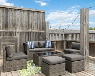 Bright and Spacious Condo in Downtown Collingwood 97043 - Collingwood - Balcony