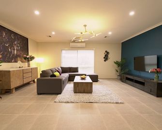 Newly Modern Home for Big Group near SC - Point Cook - Sala de estar