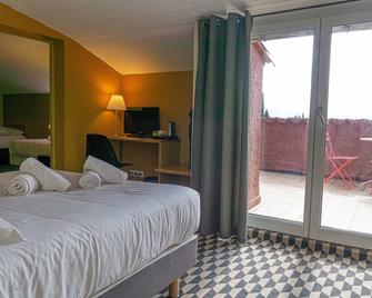 Chambre Quadruple Mansardée Avec Terrasse au Sein de L'hôtel La Maison des Ocres - Roussillon