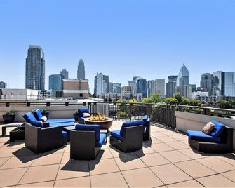 A Modern Boho, Uptown 2 bdrm Condo + Rooftop Terrace - تشارلوت (نورث كارولينا) - شرفة
