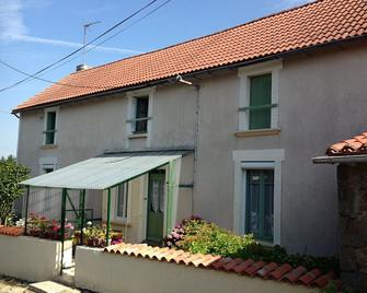 large house near puy du fou, in very quiet countryside. - Bressuire - Bâtiment