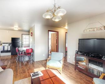 Sweet Netarts - Tillamook - Living room