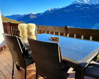 Panoramawohnung Surselva, Fantastischer Ausblick, Bietet Erholung und Aktivität - Ilanz/Glion - Balcón