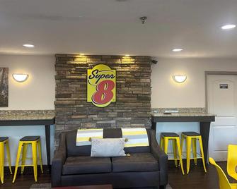 Super 8 by Wyndham Helen - Helen - Lobby