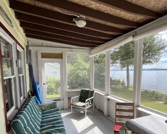 A Perfect Lake Front Vacation Spot In Beautiful Grand Isle, Vermont - Grand Isle - Balcony