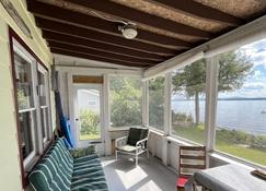 A Perfect Lake Front Vacation Spot In Beautiful Grand Isle, Vermont - Grand Isle - Sala de estar