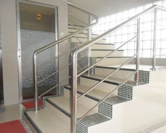 B n T Inn - Lapu-Lapu City - Stairs