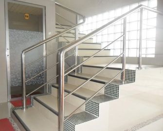 B n T Inn - Lapu-Lapu City - Stairs