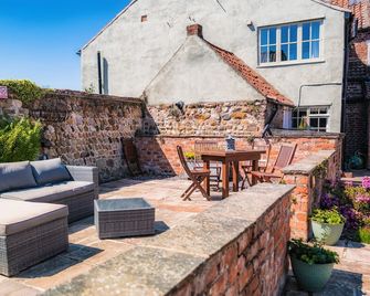 The Old Milking Parlour - Driffield - Patio