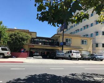 Westwind Lodge - Oakland